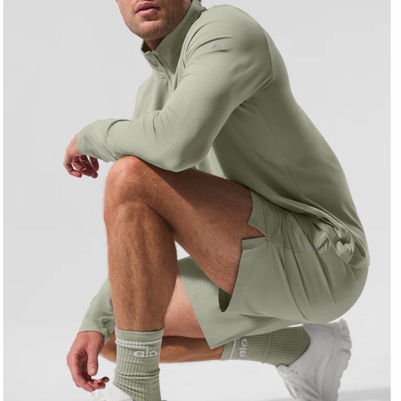 ALO Yoga Unisex Throwback Sock - Picture 2 of 6